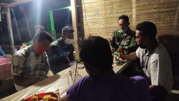 Masyarakat Desa Jatimulyo Senang Bisa Ngobrol Bareng Anggota Satgas TMMD Bojonegoro